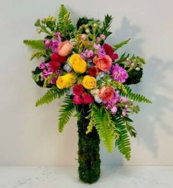 20" Moss Cross with Flowers